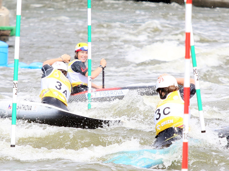 Germany and Czechia canoe slalom team gold medallists